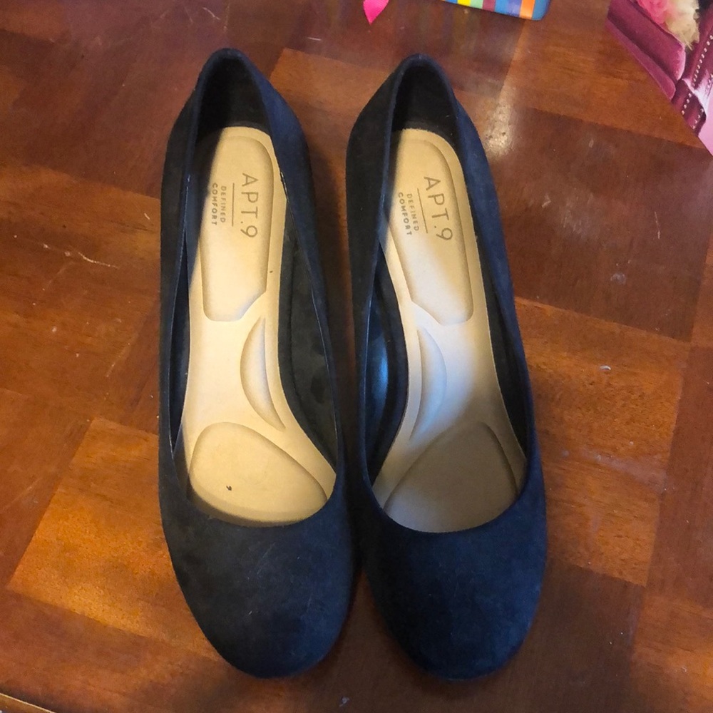 Women’s Apt 9 black heels.